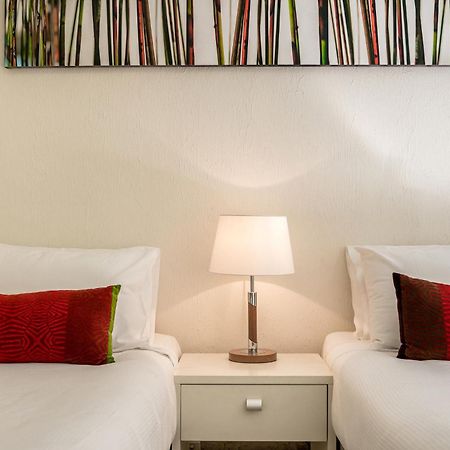 Bayview Beachfront Apartments, In Town Right On The Beach Byron Bay Exterior foto