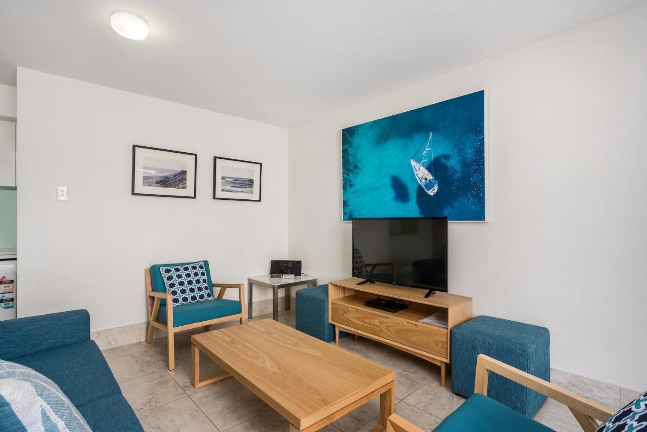 Bayview Beachfront Apartments, In Town Right On The Beach Byron Bay Exterior foto