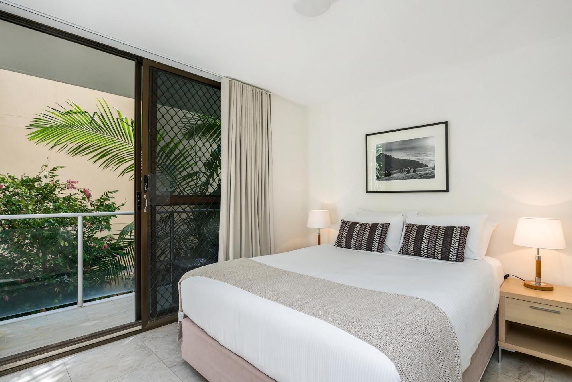 Bayview Beachfront Apartments, In Town Right On The Beach Byron Bay Exterior foto