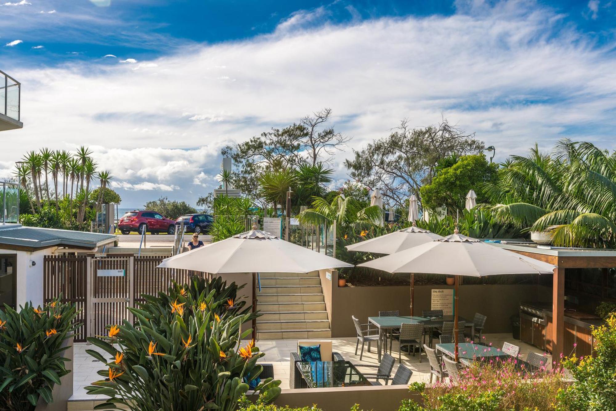 Bayview Beachfront Apartments, In Town Right On The Beach Byron Bay Exterior foto