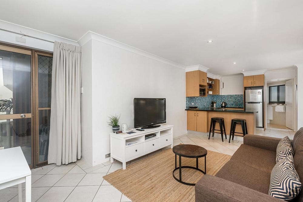Bayview Beachfront Apartments, In Town Right On The Beach Byron Bay Exterior foto
